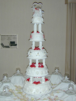 Elvis & Pricilla Presley Replica Wedding Cake - September 1998